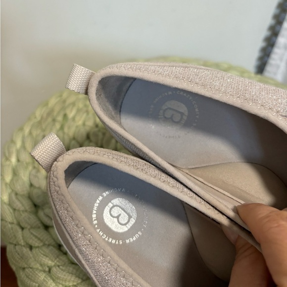 BZEES Niche III Sandnet Beige Shimmer Fabric Comfort Slip On Flat Sneakers - Picture 7 of 9